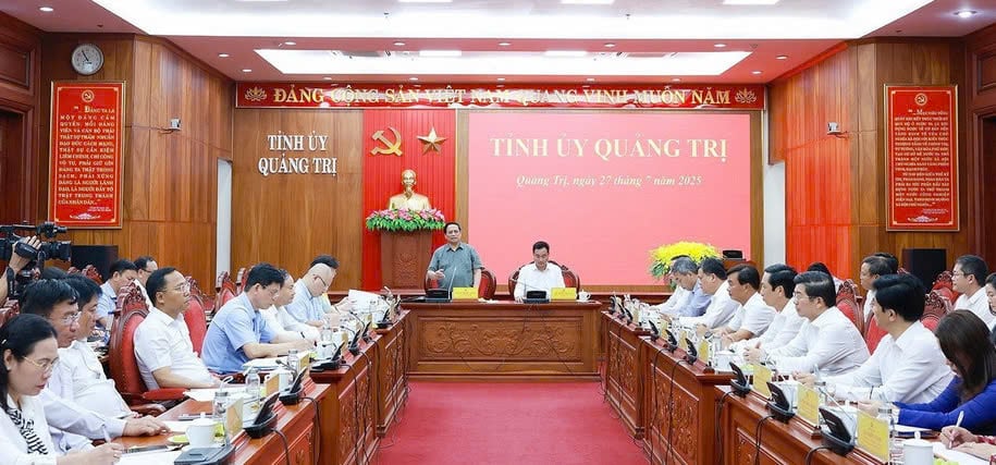 Thủ tướng Phạm Minh Chính và đoàn công tác của Chính phủ làm việc với Ban Thường vụ Tỉnh ủy Quảng Trị. Ảnh: Phạm Tiếp.