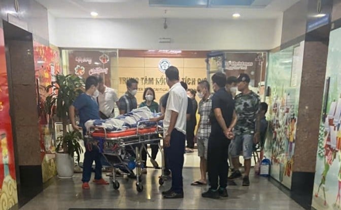 Chị Nguyễn Thị Thuận được gia đình đưa về Bệnh Viện Đa khoa Hải Dương (đã tử vong vào 12h52' ngày 28/7/2025). Ảnh: Gia đình cung cấp.