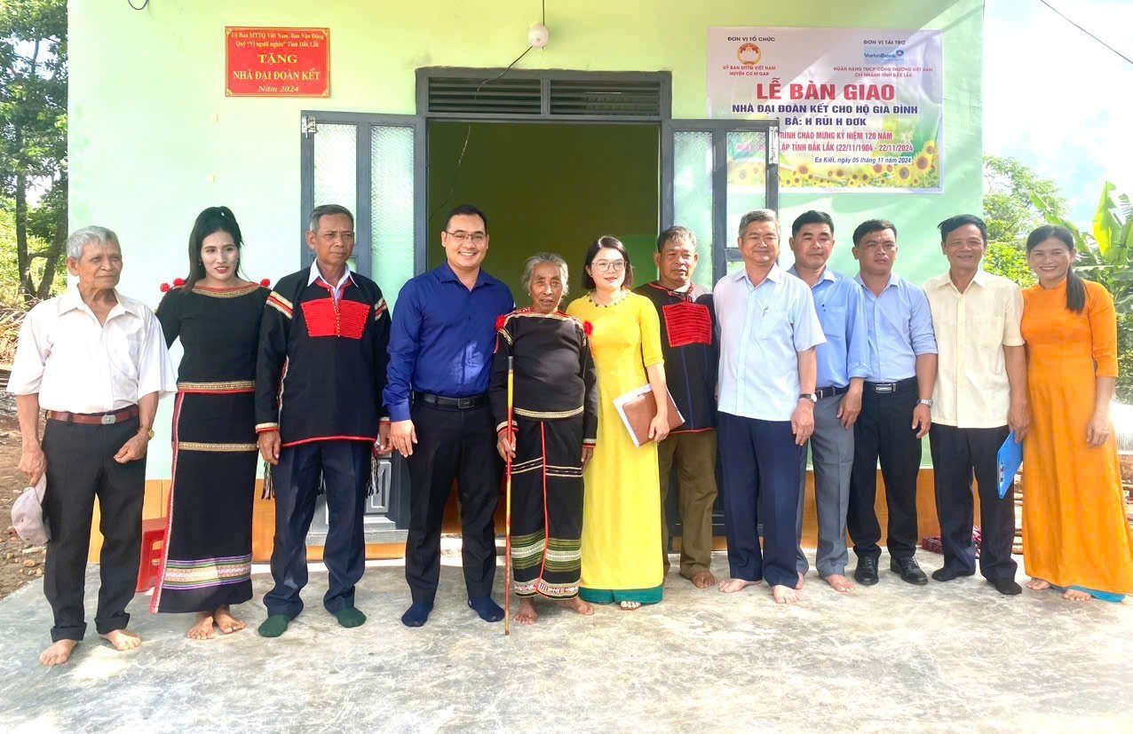 Đồng bào dân tộc thiểu số trên địa bàn tỉnh Đắk Lắk ổn định cuộc sống, đẩy nhanh tốc độ giảm nghèo nhờ chính sách hỗ trợ đất đai. Ảnh: Tuấn Trần. Đồng bào dân tộc thiểu số trên địa bàn tỉnh Đắk Lắk ổn định cuộc sống, đẩy nhanh tốc độ giảm nghèo nhờ chính sách hỗ trợ đất đai. Ảnh: Tuấn Trần.
