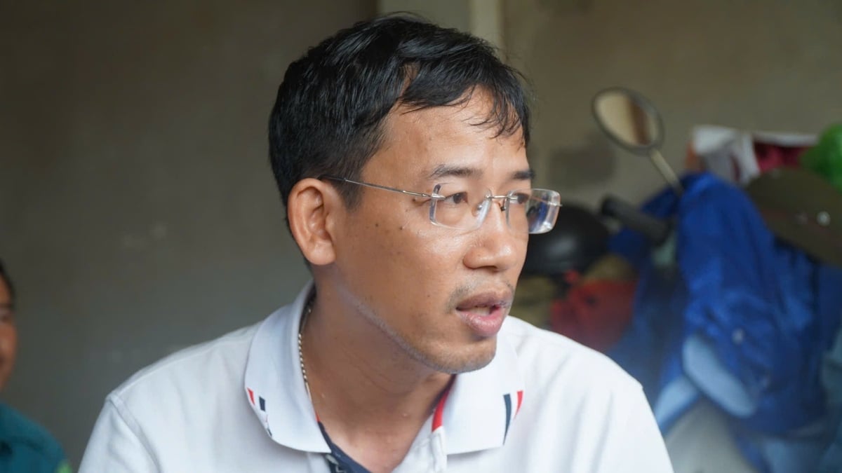 Ông Nguyễn Văn Tuấn giải thích cho bà con hiểu hơn về nguyên nhân gây ra hiện tượng sụt hố. Ảnh: Đức Bình. Ông Nguyễn Văn Tuấn giải thích cho bà con hiểu hơn về nguyên nhân gây ra hiện tượng sụt hố. Ảnh: Đức Bình.