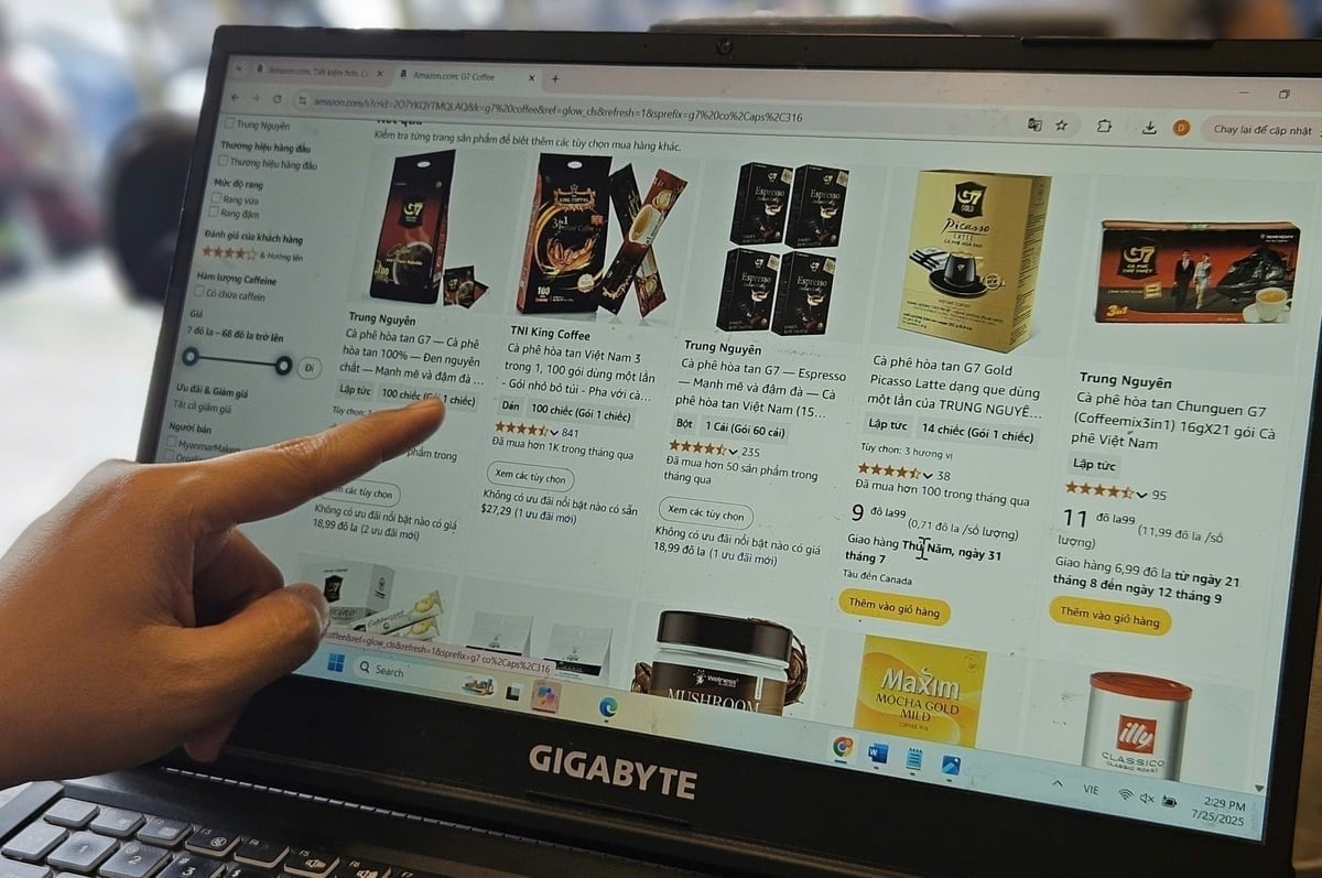 Consumers search for Vietnamese instant coffee products on e-commerce platform Amazon. Photo: Ha Duyen.