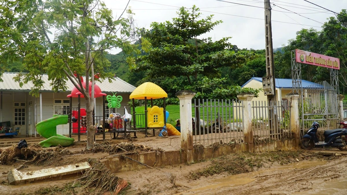 Ngôi trường mầm non tan hang sau trận lũ. Ảnh: Đức Bình. Ngôi trường mầm non tan hang sau trận lũ. Ảnh: Đức Bình.