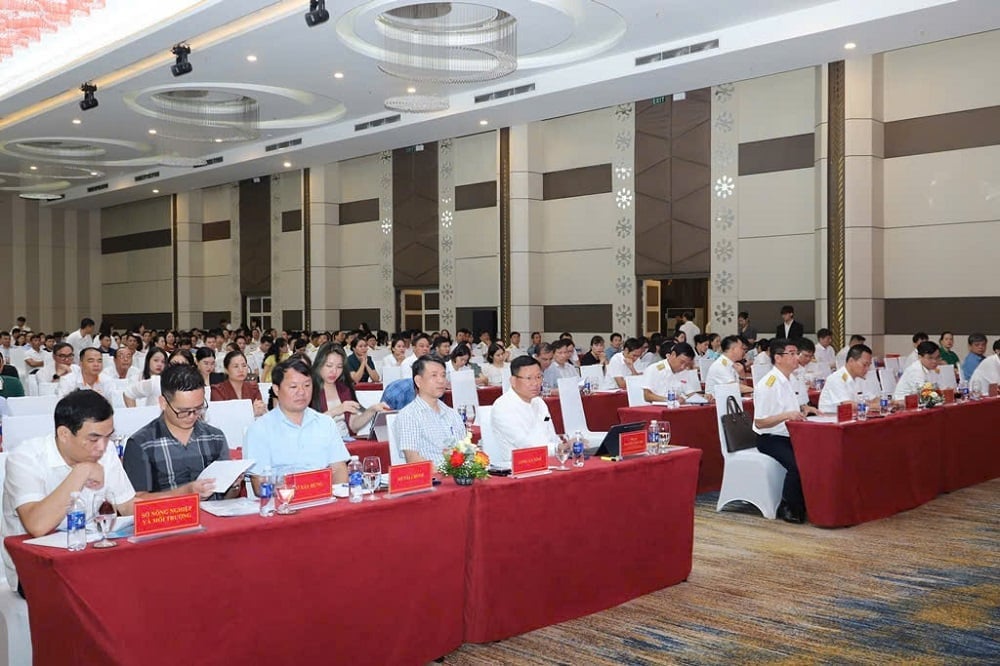 Các sở, ngành và gần 400 doanh nghiệp tham dự hội nghị đối thoại với người nộp thuế trong lĩnh vực khoáng sản. Ảnh: Xuân Nghĩa.