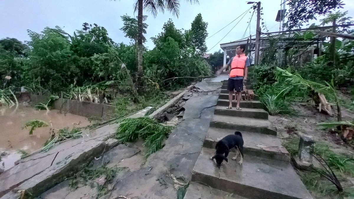 Một góc Trạm thủy văn Thạch Giám trên thượng nguồn sông Cả sau lũ lụt. Ảnh: Phạm Tuân.