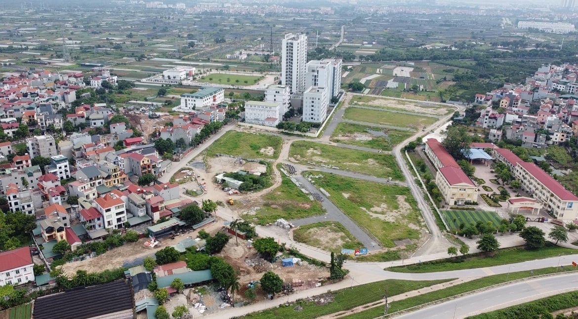 Khu đất đấu giá 4,35ha tại Liên Mạc dành để tái định cư cho người dân mất đất dự án đường Tây Thăng Long. Ảnh: Thùy Linh. Khu đất đấu giá 4,35ha tại Liên Mạc dành để tái định cư cho người dân mất đất dự án đường Tây Thăng Long. Ảnh: Thùy Linh.