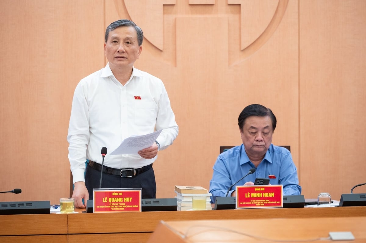 Chủ nhiệm Ủy ban Khoa học, Công nghệ và Môi trường của Quốc hội Lê Quang Huy đề nghị UBND TP tiếp thu ý kiến của các thành viên Đoàn giám sát. Ảnh: Phạm Thắng.