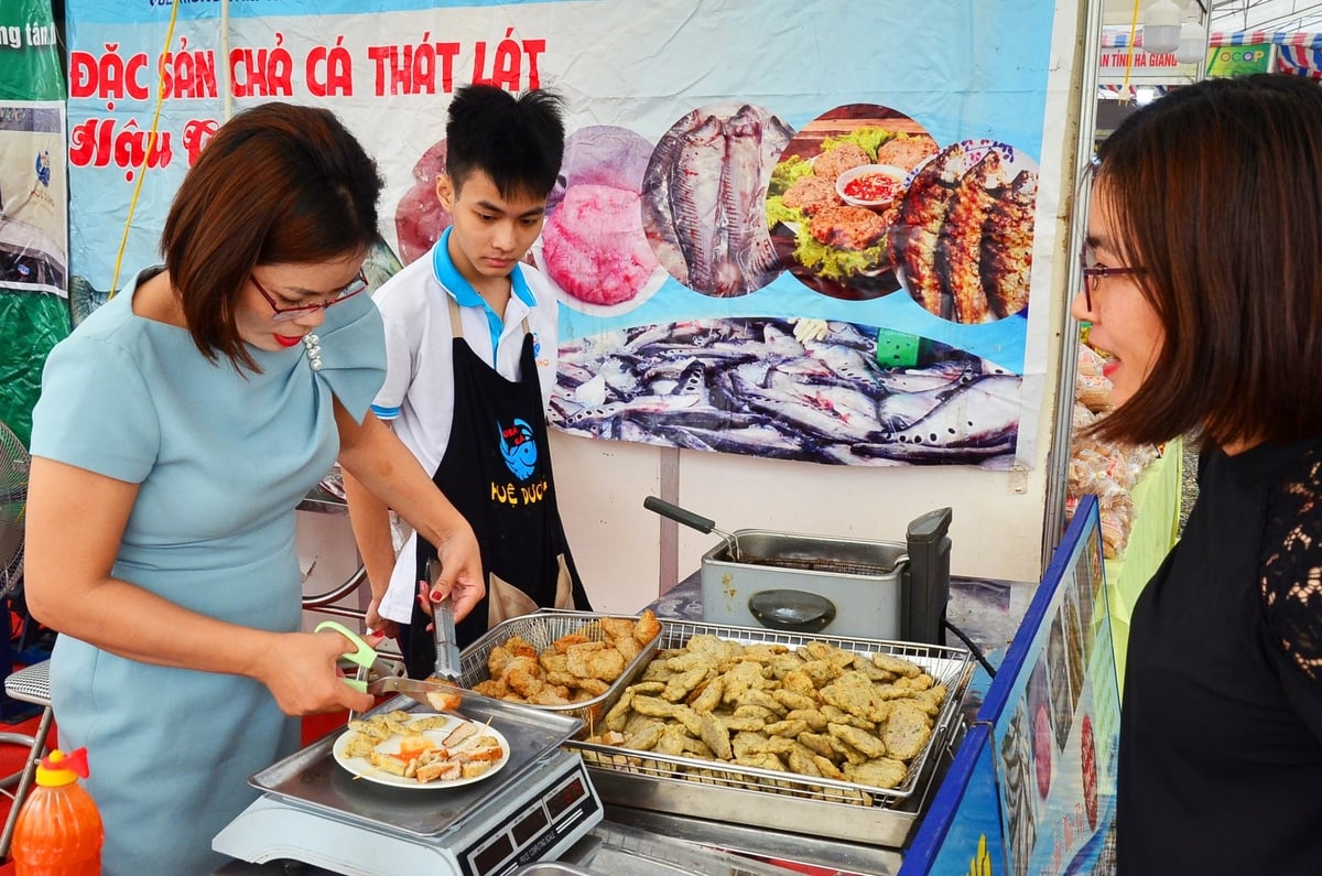 Chả cá Huệ Dương-một sản phẩm OCOP có tiếng của Hà Nội. Ảnh: Dương Đình Tường.