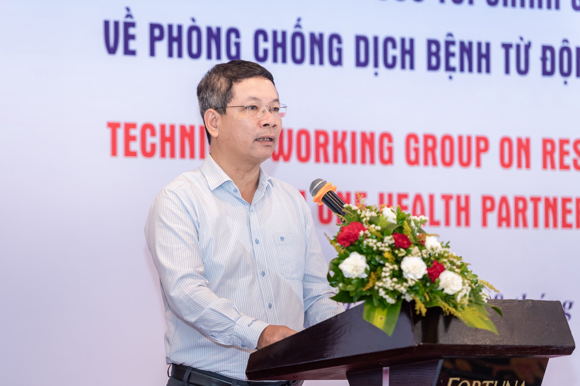Theo ông Vũ Thanh Liêm, Phó Vụ trưởng Vụ Hợp tác quốc tế, hội thảo R2P 2025 là cột mốc đánh dấu sự đồng thuận giữa các bên trong việc thúc đẩy đối thoại giữa khoa học và chính sách trong khuôn khổ Một Sức Khỏe. Ảnh: CIRAD. Theo ông Vũ Thanh Liêm, Phó Vụ trưởng Vụ Hợp tác quốc tế, hội thảo R2P 2025 là cột mốc đánh dấu sự đồng thuận giữa các bên trong việc thúc đẩy đối thoại giữa khoa học và chính sách trong khuôn khổ Một Sức Khỏe. Ảnh: CIRAD.