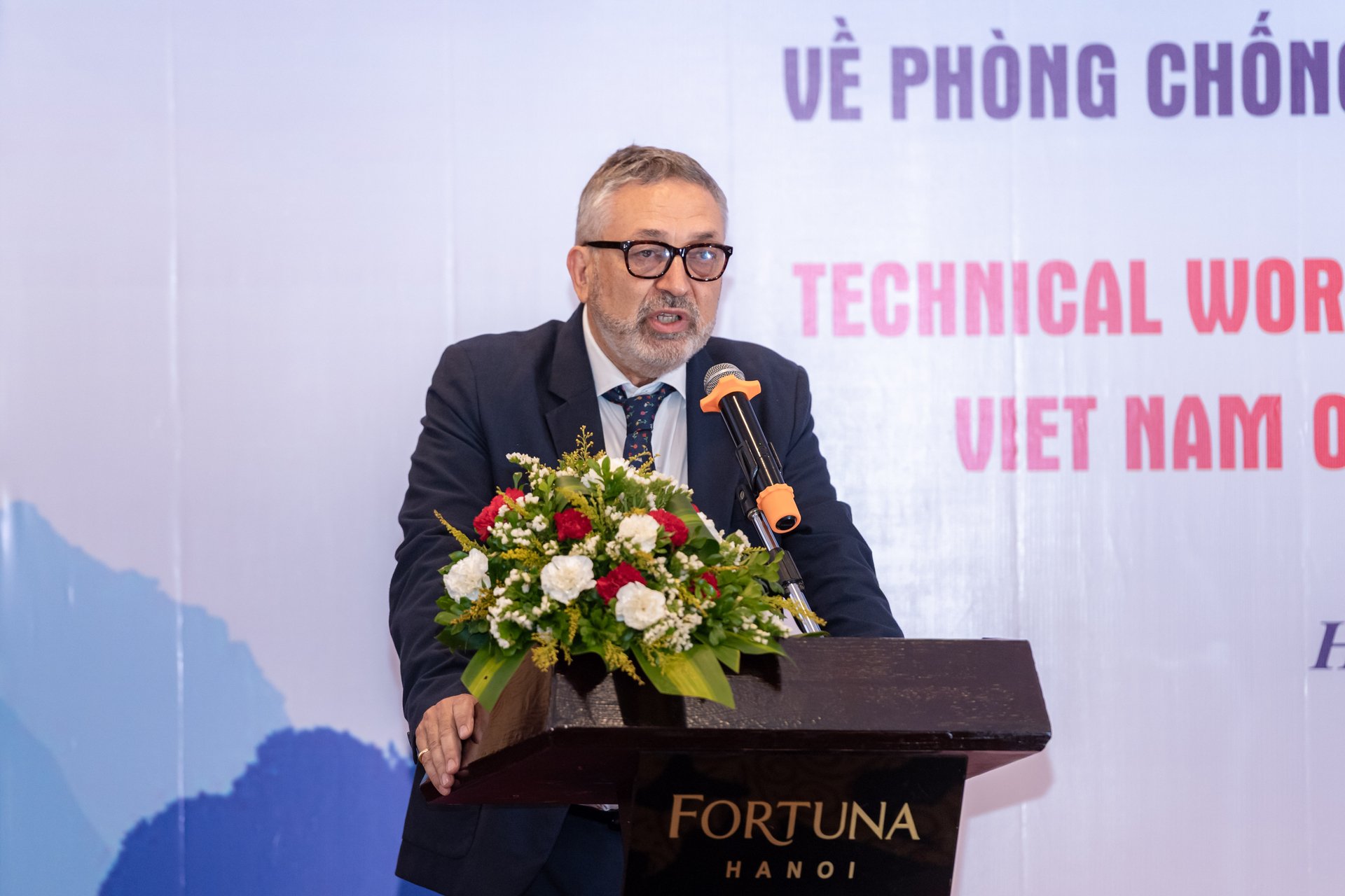 Ông François Roger, Giám đốc CIRAD khu vực Đông Nam Á lục địa, cam kết hỗ trợ kỹ thuật và tài chính trong 5 năm tới thông qua các sáng kiến như ASEACA và PREZODE. Ảnh: CIRAD. Ông François Roger, Giám đốc CIRAD khu vực Đông Nam Á lục địa, cam kết hỗ trợ kỹ thuật và tài chính trong 5 năm tới thông qua các sáng kiến như ASEACA và PREZODE. Ảnh: CIRAD.