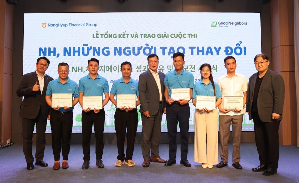 Đại diện của 6 dự án nổi bật tại Lễ tổng kết và trao giải cuộc thi Những người tạo thay đổi. Ảnh: GNI. Đại diện của 6 dự án nổi bật tại Lễ tổng kết và trao giải cuộc thi Những người tạo thay đổi. Ảnh: GNI.