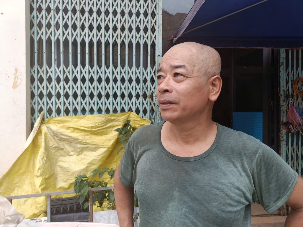 Ông Nam kể về hành trình khắc phục hậu quả thiên tai. Ảnh: Thanh Tiến. Ông Nam kể về hành trình khắc phục hậu quả thiên tai. Ảnh: Thanh Tiến.