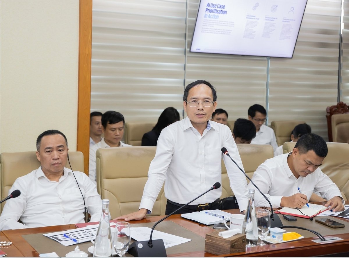 Lãnh đạo các đơn vị chủ chốt của Agribank chia sẻ và lắng nghe tư vấn từ các chuyên gia quốc tế. Ảnh: Agribank.