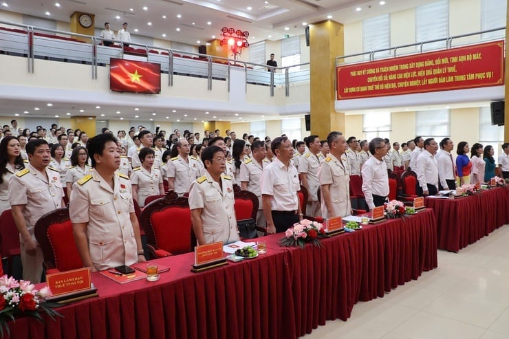 Dự Đại hội có 198 đại biểu, đại diện cho 2.271 đảng viên của Đảng bộ Thuế thành phố Hà Nội. Ảnh: Hoàng Điệp.