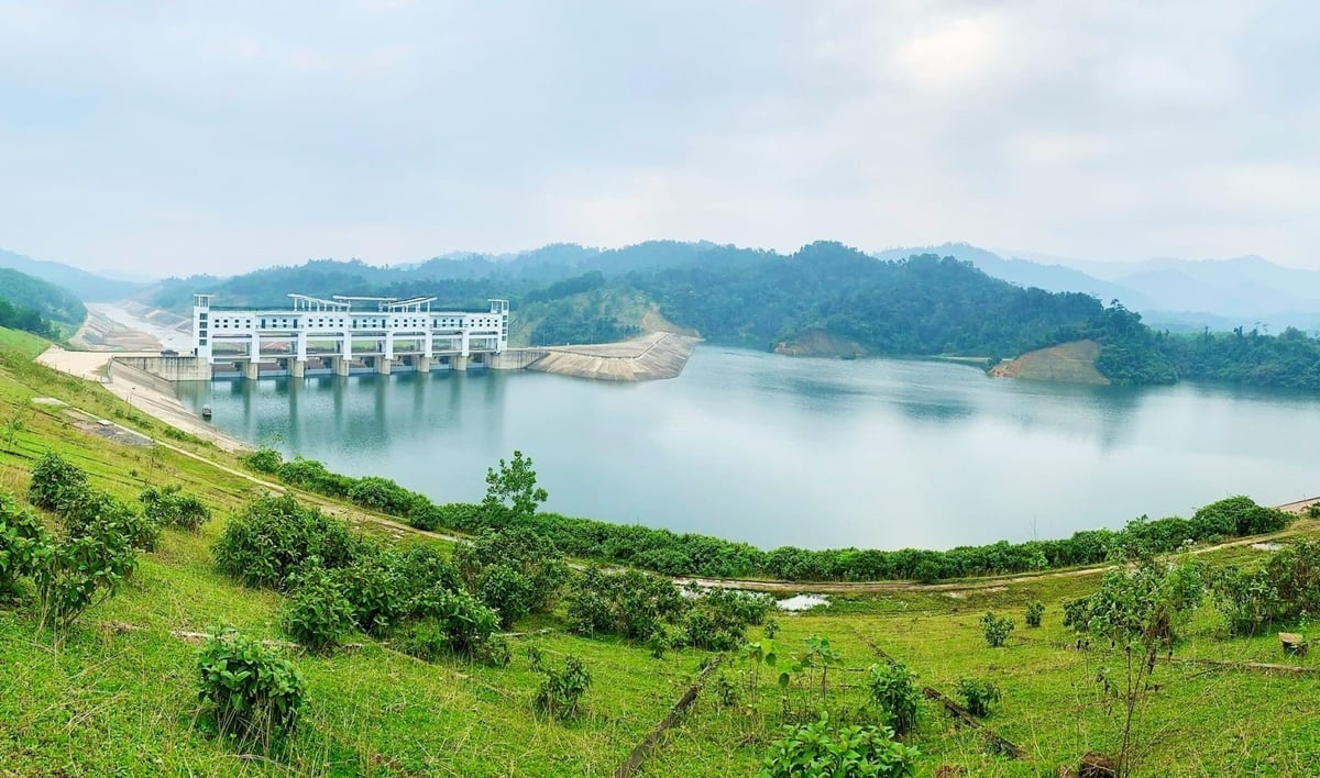 Toàn tỉnh Hà Tĩnh có 348 hồ đập thủy lợi, với dung tích trên 1,6 tỷ m3 nước. Ảnh: Thanh Nga. Toàn tỉnh Hà Tĩnh có 348 hồ đập thủy lợi, với dung tích trên 1,6 tỷ m3 nước. Ảnh: Thanh Nga.