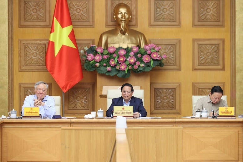 Thủ tướng Phạm Minh Chính khẳng định Chính phủ sẽ họp hằng tuần để chỉ đạo vận hành thông suốt mô hình chính quyền địa phương hai cấp. Ảnh: VGP.