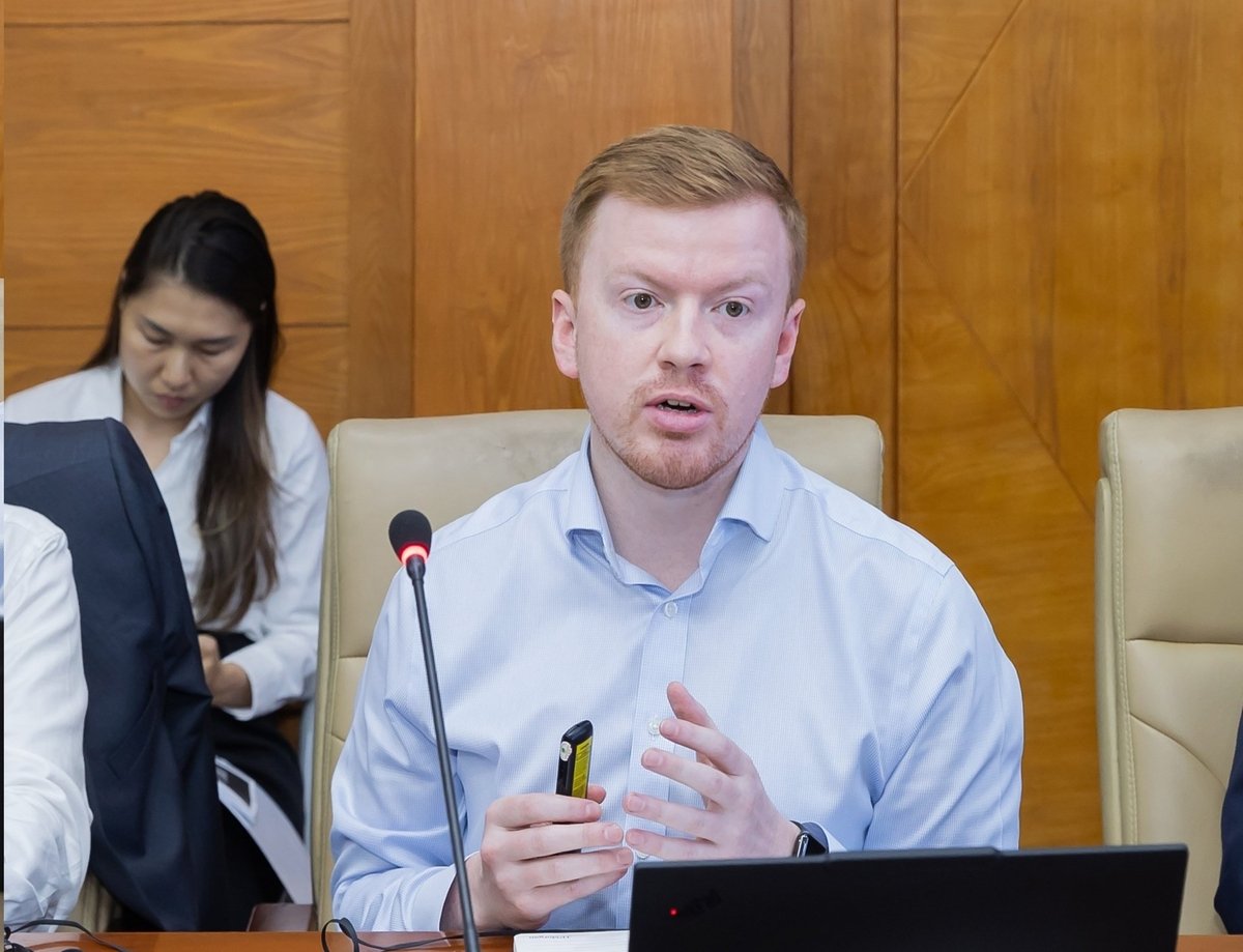 Chuyên gia đến từ mạng lưới toàn cầu của KPMG chia sẻ kinh nghiệm tại hội thảo. Ảnh: Agribank.
