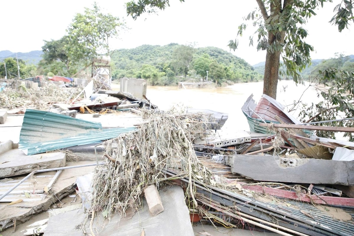 Lũ lụt khiến 418 căn nhà ở Nghệ An bị sập, vùi lấp hoặc cuốn trôi hoàn toàn. Ảnh: Đình Tiệp.