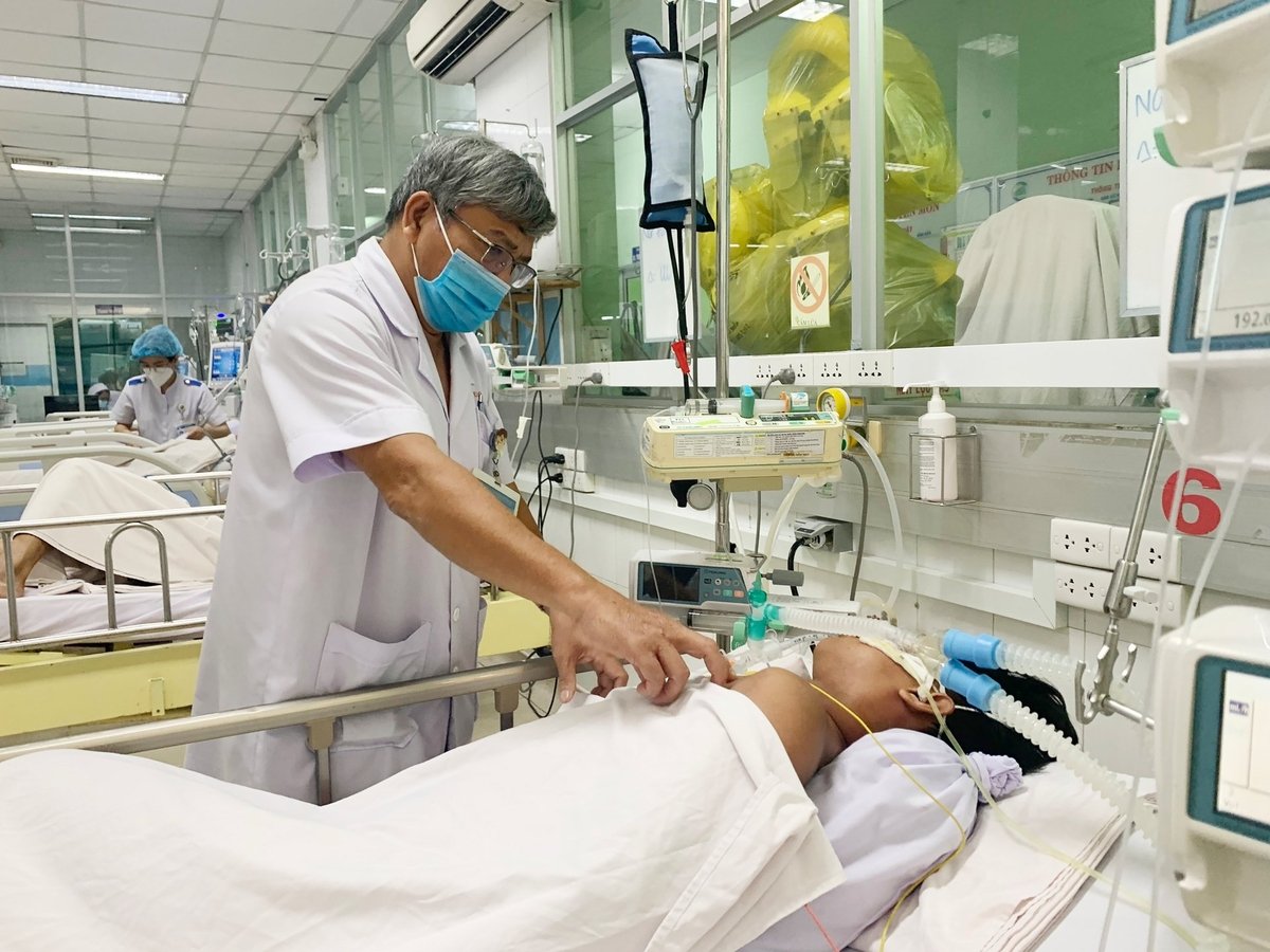 Nhiều trường hợp chủ quan khi mắc sốt xuất huyết, dẫn đến biến chứng nguy hiểm. Ảnh: Nguyễn Thủy.