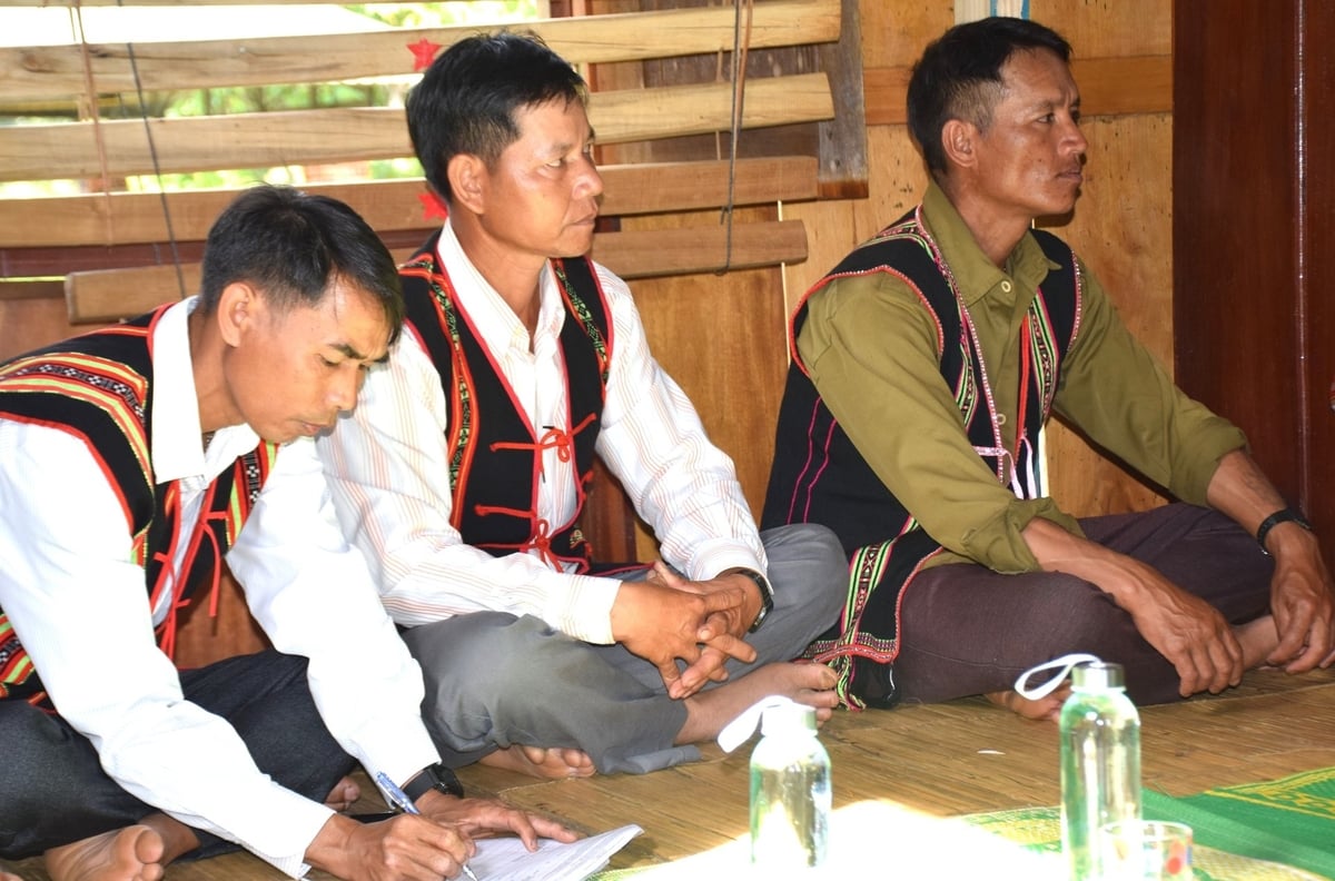 Hàng ngàn hộ gia đình tại những vùng khó khăn được tiếp cận nguồn vốn tín dụng để làm ăn phát triển kinh tế, từng bước vươn lên thoát nghèo. Ảnh:V.Đ.T. Hàng ngàn hộ gia đình tại những vùng khó khăn được tiếp cận nguồn vốn tín dụng để làm ăn phát triển kinh tế, từng bước vươn lên thoát nghèo. Ảnh:V.Đ.T.