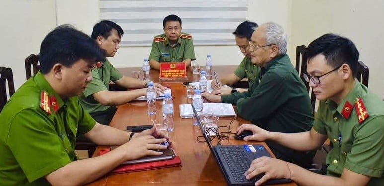 Thiếu tướng Nguyễn Đức Thuận, Giám đốc Công an tỉnh Tuyên Quang đã chủ trì buổi tiếp công dân định kỳ theo quy chế tiếp dân hằng tháng. Ảnh: Công an tỉnh Tuyên Quang. Thiếu tướng Nguyễn Đức Thuận, Giám đốc Công an tỉnh Tuyên Quang đã chủ trì buổi tiếp công dân định kỳ theo quy chế tiếp dân hằng tháng. Ảnh: Công an tỉnh Tuyên Quang.