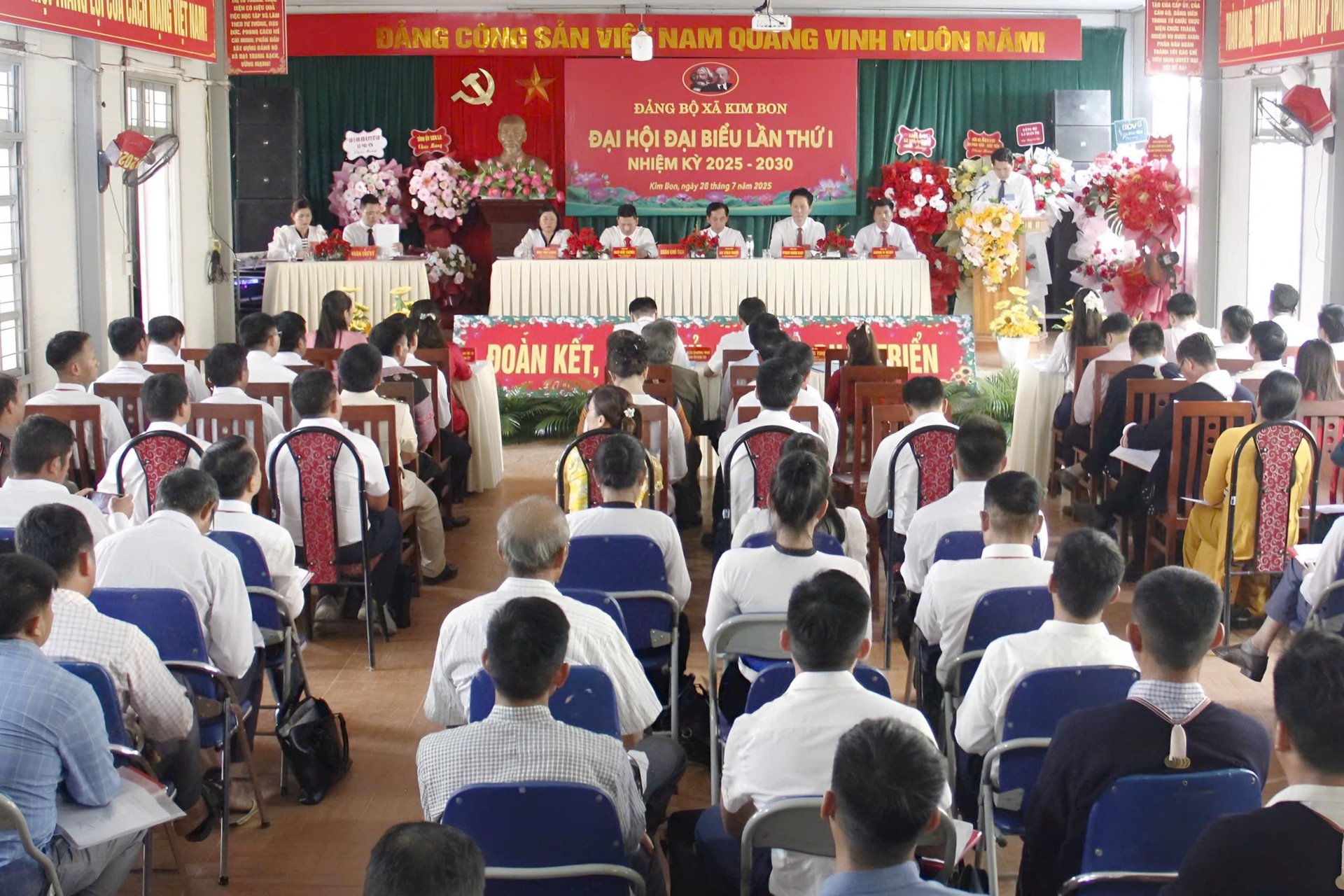 Đảng bộ xã Kim Bon nhiệm kỳ 2025 - 2030 đã xác định 2 khâu đột phá và 26 chỉ tiêu trọng tâm để lãnh đạo, chỉ đạo. Ảnh: Nguyễn Nga. Đảng bộ xã Kim Bon nhiệm kỳ 2025 - 2030 đã xác định 2 khâu đột phá và 26 chỉ tiêu trọng tâm để lãnh đạo, chỉ đạo. Ảnh: Nguyễn Nga.