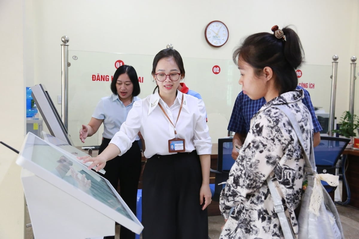 Xã Lục Yên đã bố trí lại trụ sở, hoàn thiện hệ thống hạ tầng kỹ thuật cho Trung tâm Phục vụ Hành chính công để phục vụ tốt nhất cho người dân. Ảnh: Thanh Ngà.