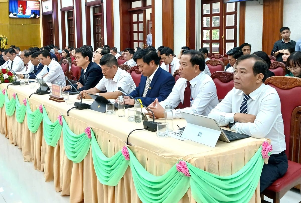 Các địa phương phía Tây nhận chỉ tiêu phát triển kinh tế-xã hội. Ảnh: Tuấn Anh. Các địa phương phía Tây nhận chỉ tiêu phát triển kinh tế-xã hội. Ảnh: Tuấn Anh.