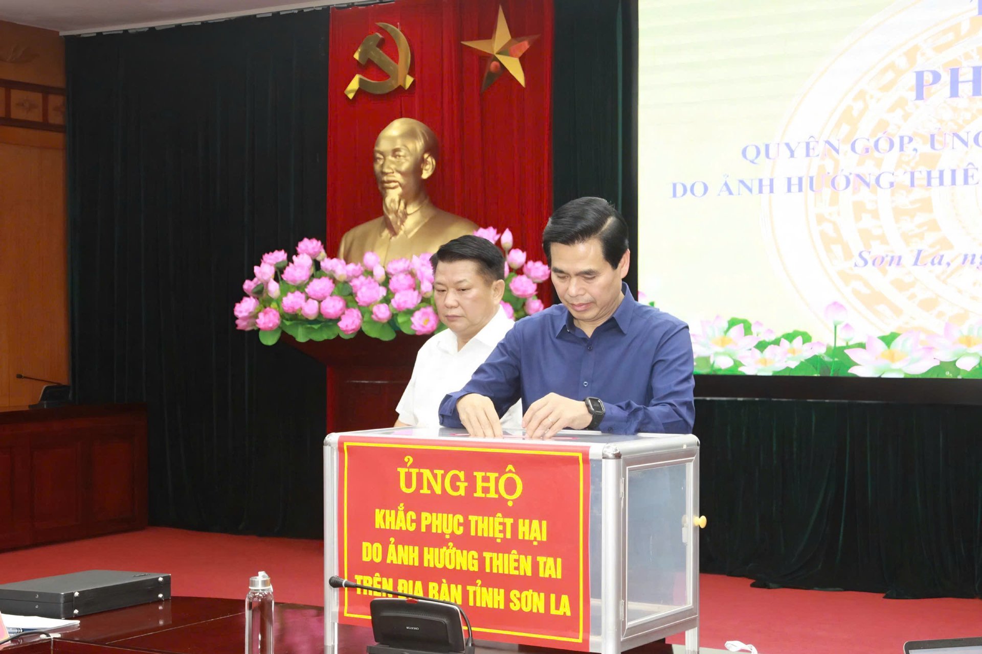 Tỉnh Sơn La phát động ủng hộ khắc phục thiệt hại do ảnh hưởng thiên tai. Ảnh: Nguyễn Nga. Tỉnh Sơn La phát động ủng hộ khắc phục thiệt hại do ảnh hưởng thiên tai. Ảnh: Nguyễn Nga.