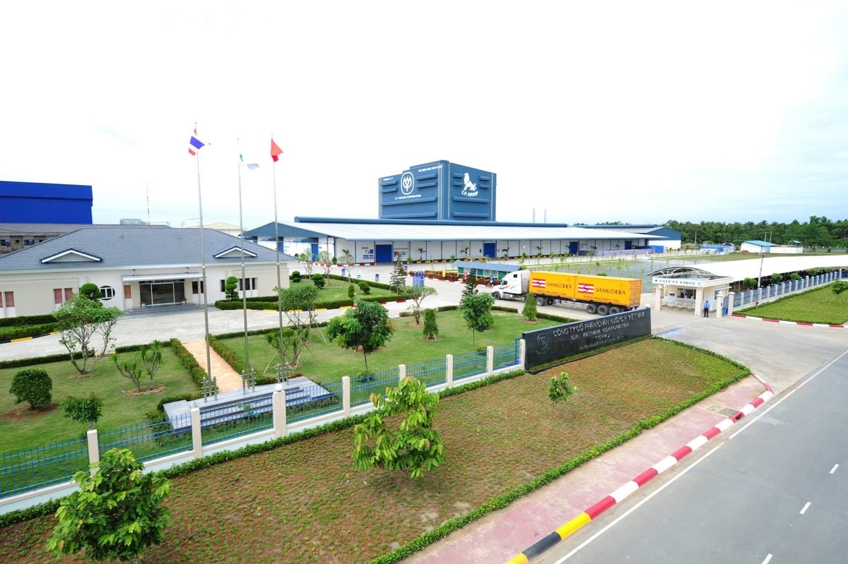 Nhà máy sản xuất thức ăn thủy sản C.P Bến Tre. Ảnh: Trần Quân. Nhà máy sản xuất thức ăn thủy sản C.P Bến Tre. Ảnh: Trần Quân.