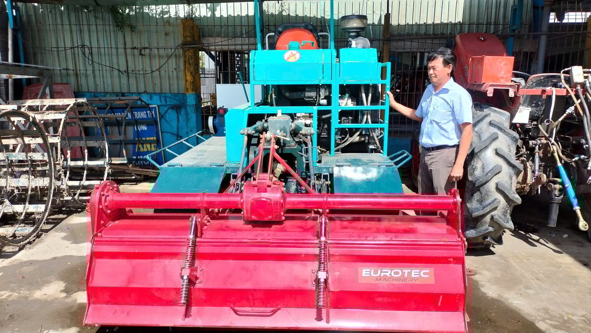 Ông Thiện tâm sự: 'Tôi tâm đắc nhất là khi những chiếc máy do mình làm ra thực sự giúp bà con sản xuất hiệu quả, tiết kiệm chi phí'. Ảnh: Minh Đảm.