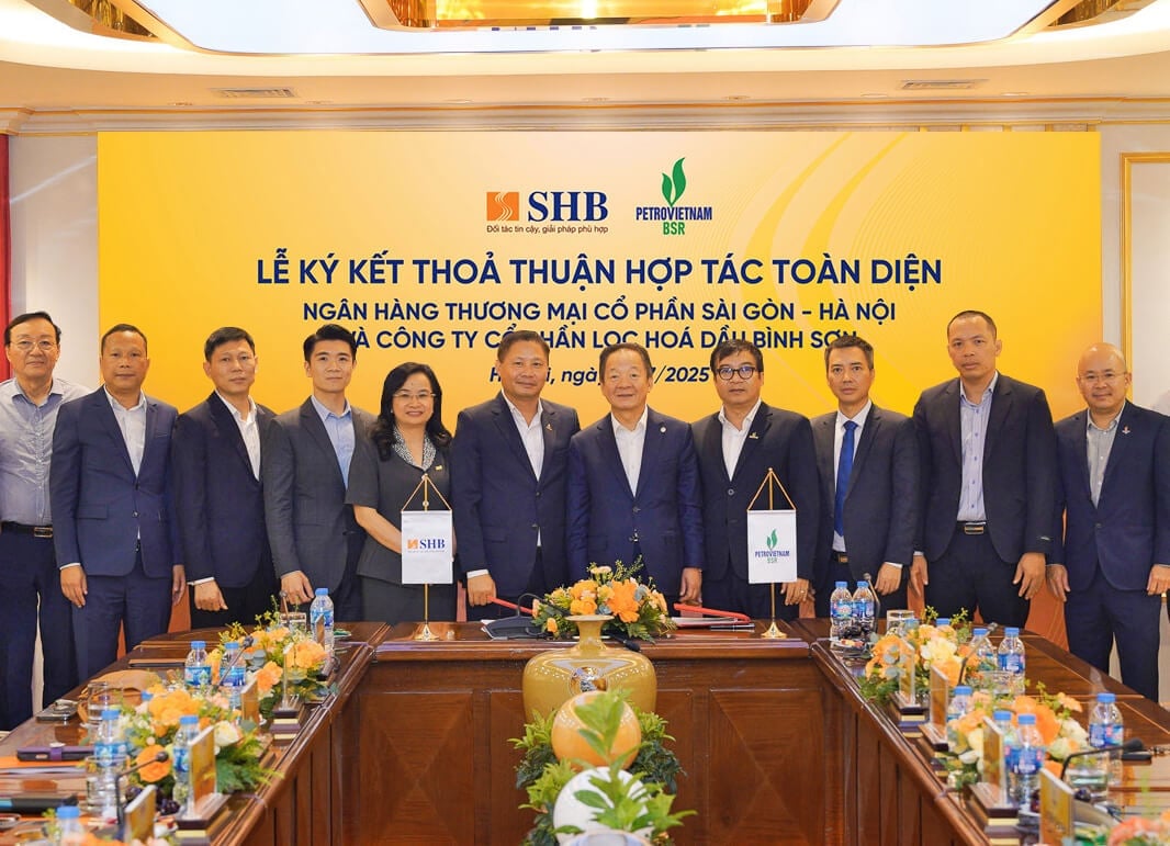 Lễ ký kết hợp tác toàn diện giữa SHB và Lọc hóa dầu Bình Sơn. Ảnh: SHB. Lễ ký kết hợp tác toàn diện giữa SHB và Lọc hóa dầu Bình Sơn. Ảnh: SHB.