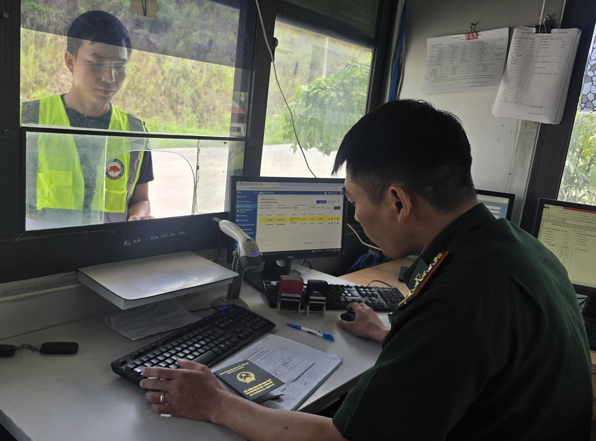 Tỉnh Lạng Sơn yêu cầu lực lượng chức năng bố trí nhân lực, trang thiết bị đáp ứng nhu cầu thông quan. Ảnh: Hoàng Nghĩa. Tỉnh Lạng Sơn yêu cầu lực lượng chức năng bố trí nhân lực, trang thiết bị đáp ứng nhu cầu thông quan. Ảnh: Hoàng Nghĩa.