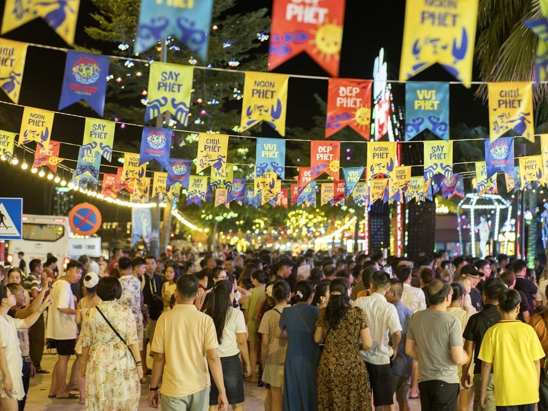 Chợ đêm Vui-Fest Ha Long. Chợ đêm Vui-Fest Ha Long.