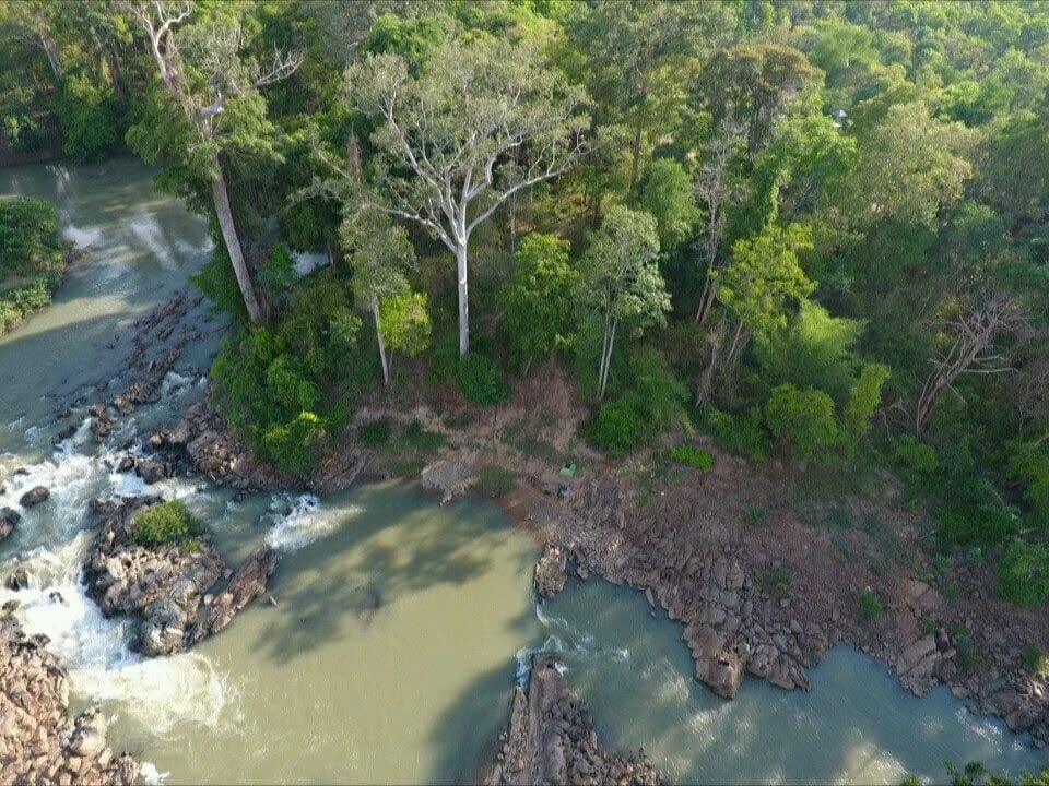 Yok Don National Park lies on relatively flat terrain that slopes gently from south to north and east to west.