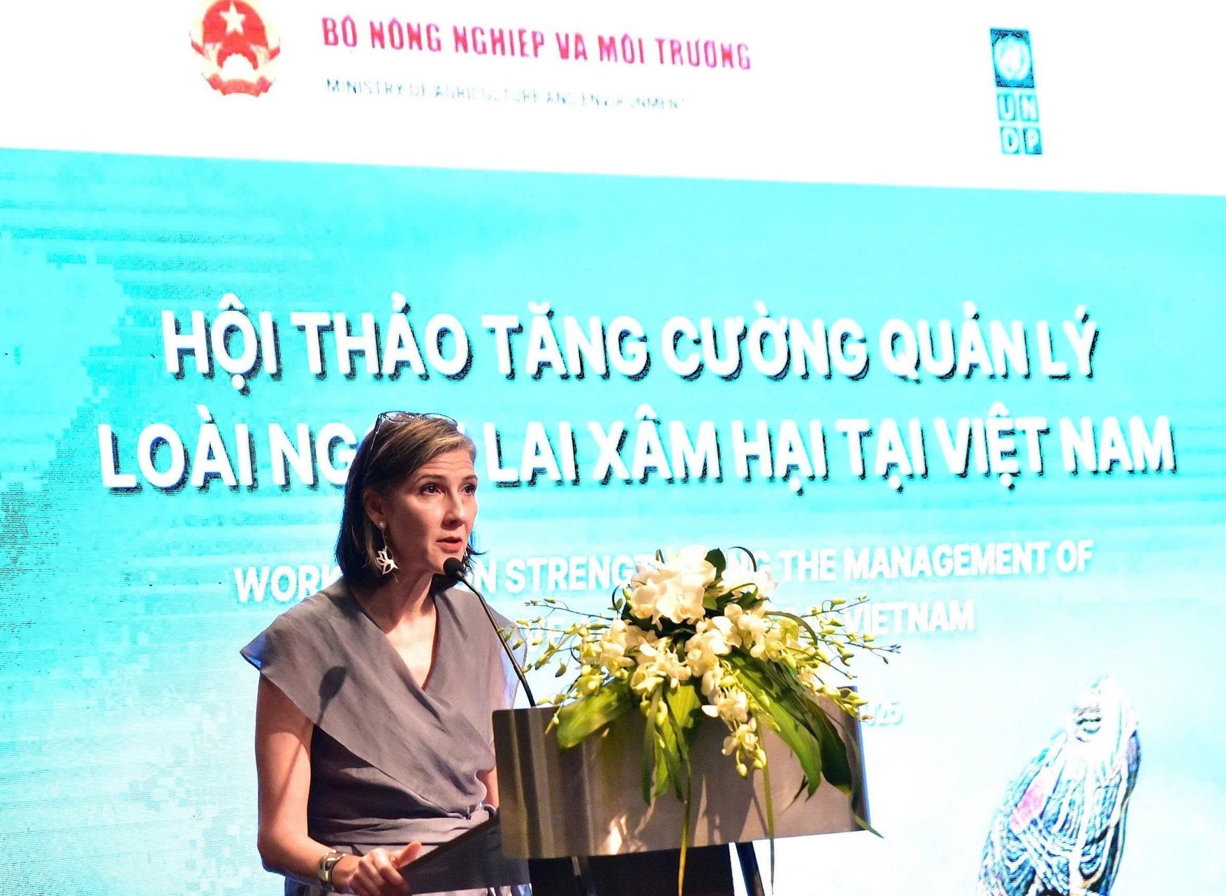 Theo bà Ramla Khalidi, xử lý vấn đề loài ngoại lai xâm hại không chỉ là bảo vệ hệ sinh thái, mà còn bảo vệ con người - sức khỏe, sinh kế và tương lai của con người. Ảnh: Kiều Chi. Theo bà Ramla Khalidi, xử lý vấn đề loài ngoại lai xâm hại không chỉ là bảo vệ hệ sinh thái, mà còn bảo vệ con người - sức khỏe, sinh kế và tương lai của con người. Ảnh: Kiều Chi.