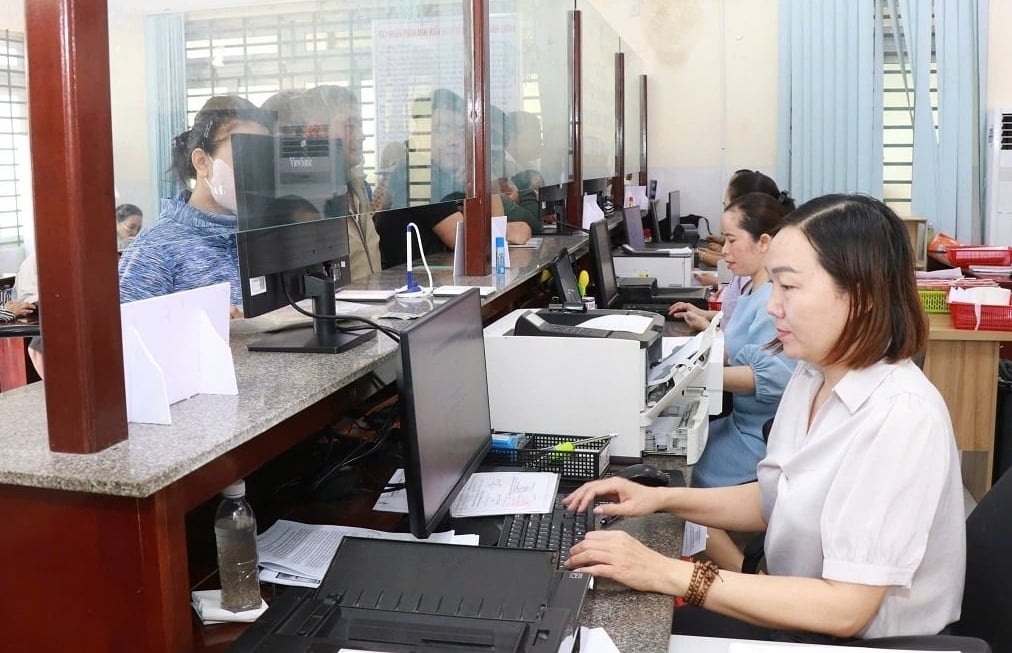 Trung tâm hành chính công tại cấp xã, phường đang nỗ lực để giải quyết, phục vụ người dân một cách hiệu quả nhất. Ảnh: Kim Sơ. Trung tâm hành chính công tại cấp xã, phường đang nỗ lực để giải quyết, phục vụ người dân một cách hiệu quả nhất. Ảnh: Kim Sơ.