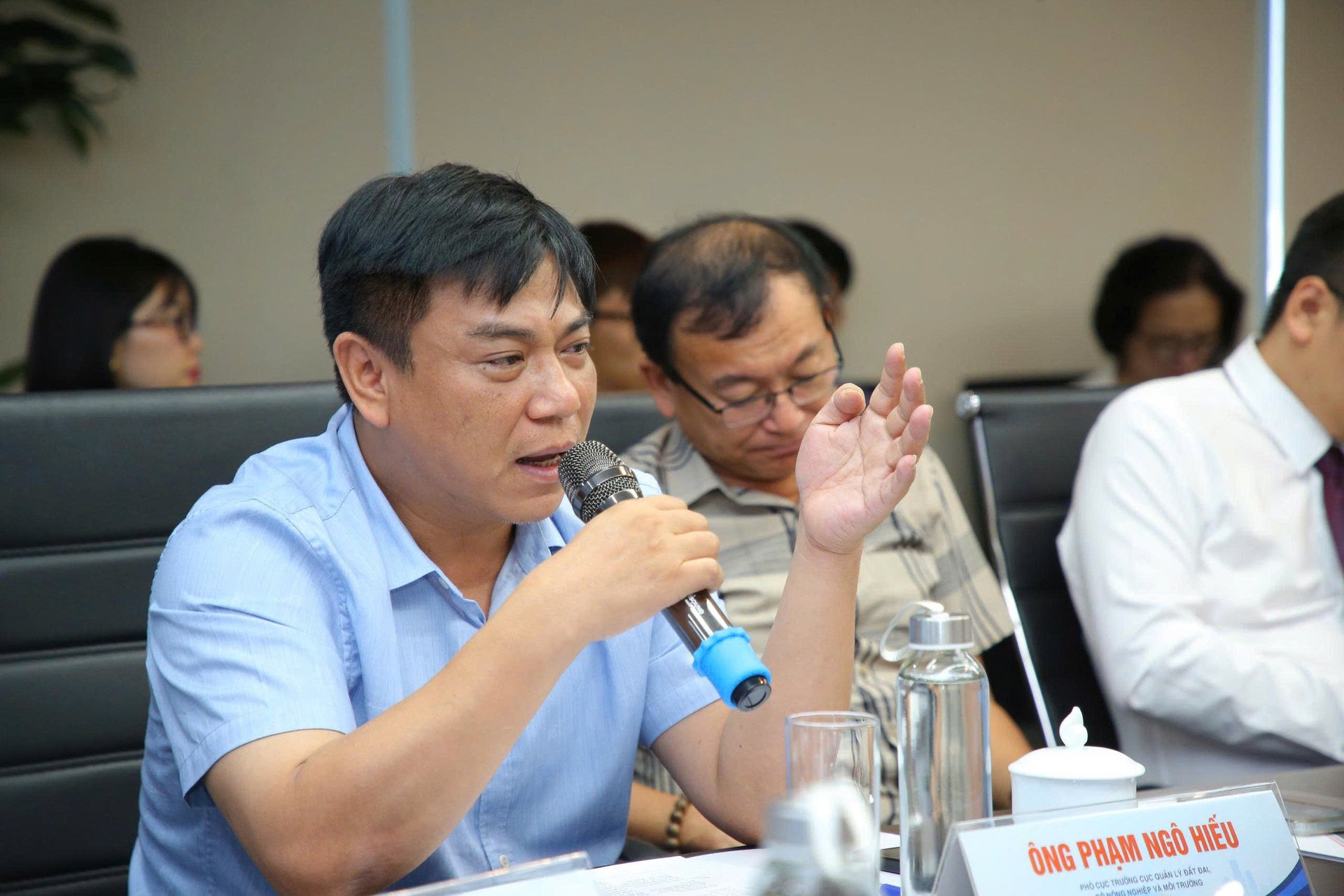 Ông Phạm Ngô Hiếu, Phó Cục trưởng Cục Quản lý đất đai, Bộ Nông nghiệp và Môi trường phát biểu tại Toạ đàm. Ảnh: Reatimes. Ông Phạm Ngô Hiếu, Phó Cục trưởng Cục Quản lý đất đai, Bộ Nông nghiệp và Môi trường phát biểu tại Toạ đàm. Ảnh: Reatimes.