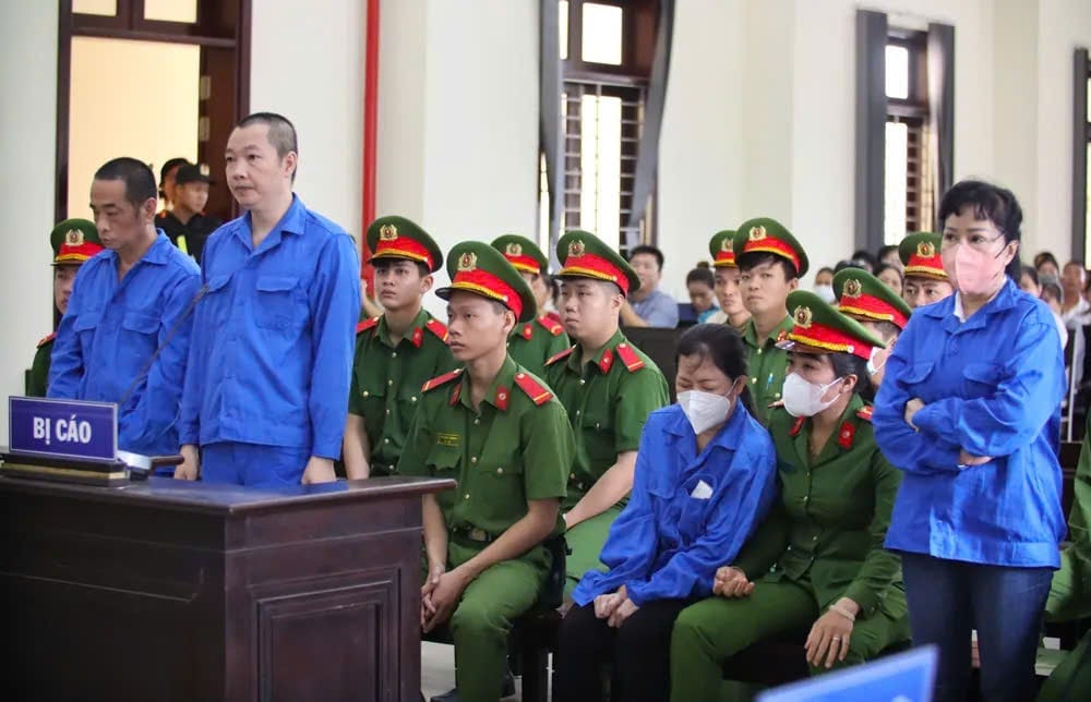 Các bị cáo tại phiên tòa. Ảnh: Huỳnh Du. Các bị cáo tại phiên tòa. Ảnh: Huỳnh Du.