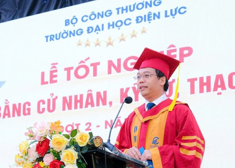 TS. Dương Trung Kiên - Phó hiệu trưởng Trường Đại học Điện lực phát biểu tại buổi lễ. Ảnh: EPU. TS. Dương Trung Kiên - Phó hiệu trưởng Trường Đại học Điện lực phát biểu tại buổi lễ. Ảnh: EPU.
