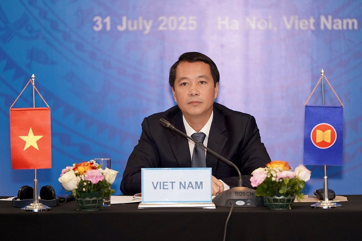 Ông Bùi Chính Nghĩa chủ trì phiên họp. Ảnh: Bảo Thắng. Ông Bùi Chính Nghĩa chủ trì phiên họp. Ảnh: Bảo Thắng.