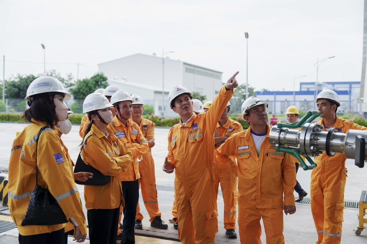 Chuyến tham quan thực tế của đại biểu tham dự Hội thảo. Ảnh: PV GAS. Chuyến tham quan thực tế của đại biểu tham dự Hội thảo. Ảnh: PV GAS.