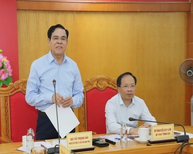 Ông Võ Trọng Hải - Chủ tịch UBND tỉnh Hà Tĩnh phát biểu tại Hội nghị và cam kết tỉnh sẽ tạo điều kiện thuận lợi nhất để EVNNPC triển khai các dự án đầu tư xây dựng lưới điện trên địa bàn. Ảnh: EVNNPC.