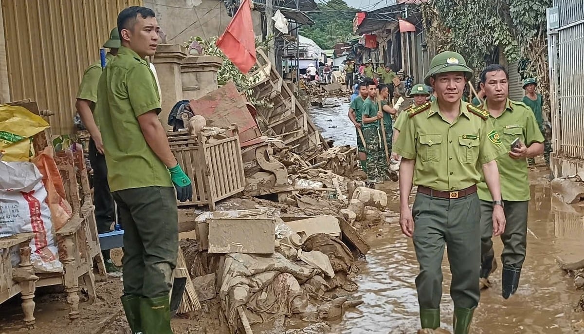 Đoàn công tác của lực lượng kiểm lâm sẽ bám trụ vùng lũ trong 8 ngày. Ảnh: Việt Khánh. Đoàn công tác của lực lượng kiểm lâm sẽ bám trụ vùng lũ trong 8 ngày. Ảnh: Việt Khánh.