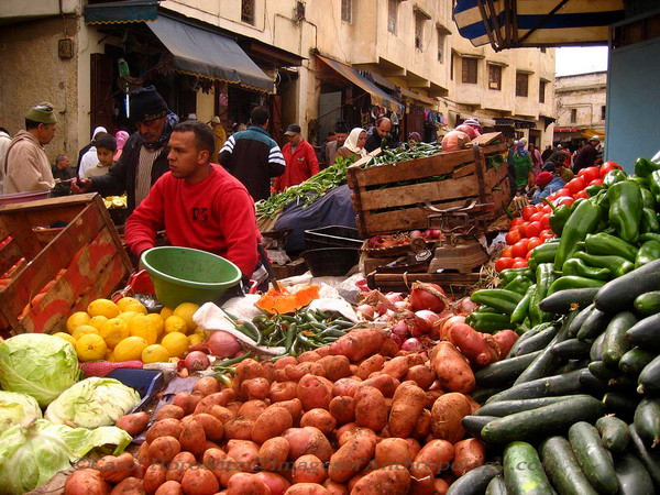 Chợ rau ở Marrakech, Maroc. Ảnh: imagesofanthropology.com. Chợ rau ở Marrakech, Maroc. Ảnh: imagesofanthropology.com.