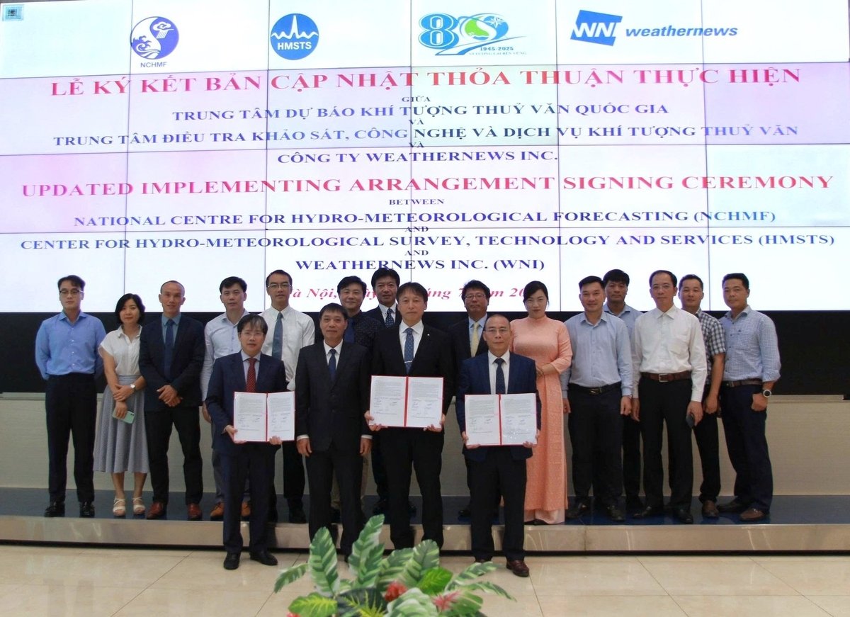 Buổi ký kết Thỏa thuận là một phần trong chuỗi các sự kiện chào mừng kỷ niệm 80 năm ngày truyền thống ngành KTTV Việt Nam (3/10/1945 - 3/10/2025). Ảnh: Trung Nguyên. Buổi ký kết Thỏa thuận là một phần trong chuỗi các sự kiện chào mừng kỷ niệm 80 năm ngày truyền thống ngành KTTV Việt Nam (3/10/1945 - 3/10/2025). Ảnh: Trung Nguyên.