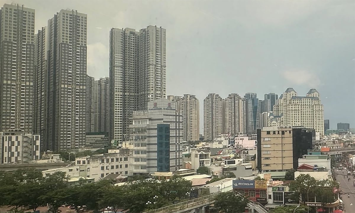 Sở Nông nghiệp và Môi trường TP.HCM đã và đang nỗ lực tháo gỡ khó khăn, vướng mắc để cấp 'sổ hồng' cho người mua nhà tại các dự án phát triển nhà ở trên địa bàn thành phố. Ảnh: Tường Tú.