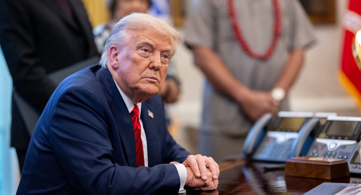 Tổng thống Mỹ Donald Trump tại bàn làm việc ở Nhà Trắng. Ảnh: Nhà Trắng.