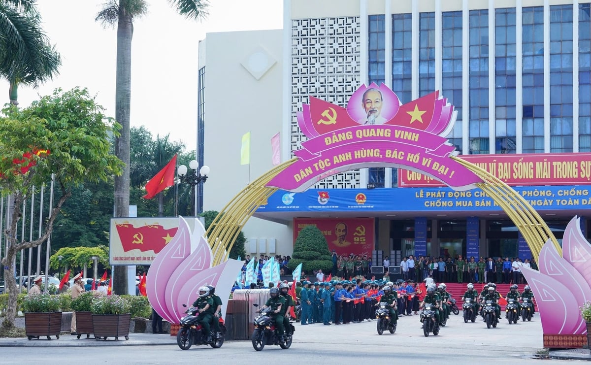 Hiện nay, tội phạm mua bán người đang có xu hướng gia tăng với nhiều phương thức, thủ đoạn tinh vi. Lãnh đạo Đảng, Nhà nước kêu gọi toàn thể các cấp, các ngành, cộng đồng và mỗi người dân hãy cùng nhau đoàn kết, nâng cao nhận thức, chủ động hành động, phối hợp chặt chẽ, tích cực tham gia phòng, chống mua bán người. Ảnh: V.D