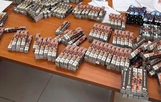 450 chiếc POD thuốc lá điện tử có tẩm ma tuý được Công an phường Ngọc Hà thu giữ tại nơi ở của Lâm. Anh: Công an TP Hà Nội. 450 chiếc POD thuốc lá điện tử có tẩm ma tuý được Công an phường Ngọc Hà thu giữ tại nơi ở của Lâm. Anh: Công an TP Hà Nội.