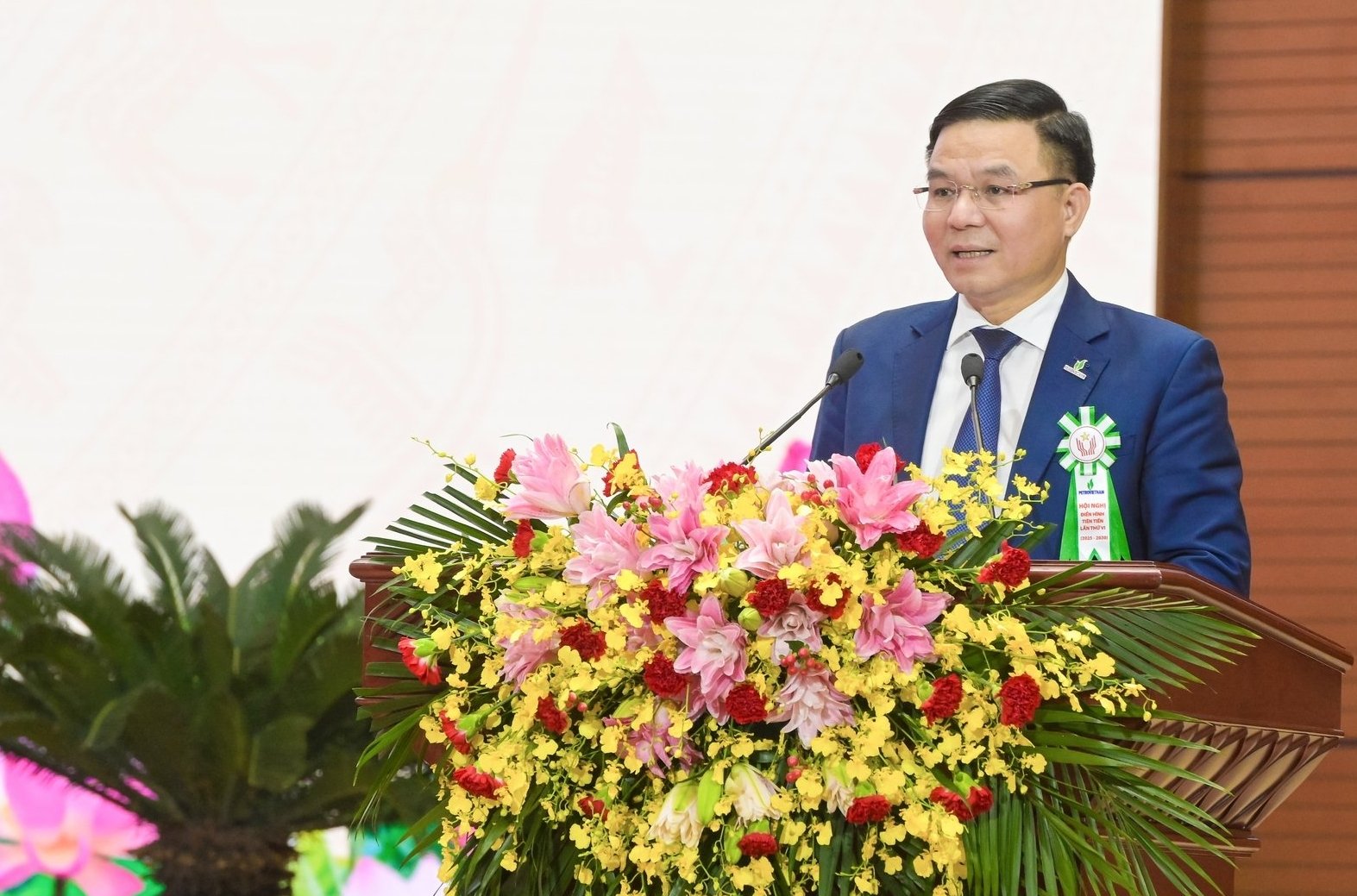 Ông Lê Mạnh Hùng, Chủ tịch HĐTV Tập đoàn Petrovietnam khẳng định, tại Petrovietnam phong trào thi đua yêu nước luôn là động lực quan trọng để xây dựng đội ngũ người lao động có bản lĩnh - trí tuệ - sáng tạo - nghĩa tình. Ảnh: Hồng Thắm.